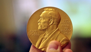 В Стокгольме вручили Нобелевские премии (видео)